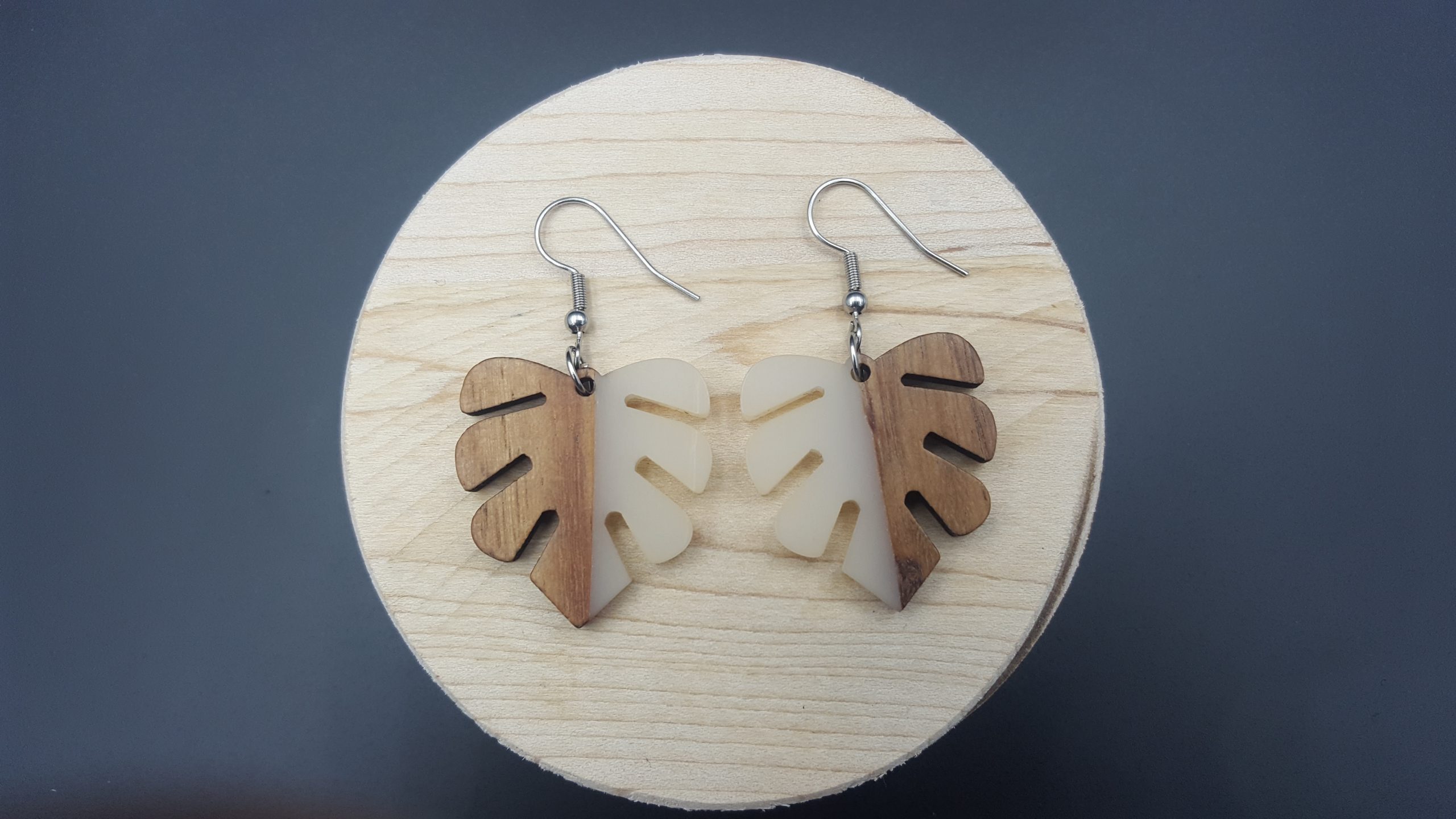 Kolczyki LIŚCIE MONSTERY BIAŁE