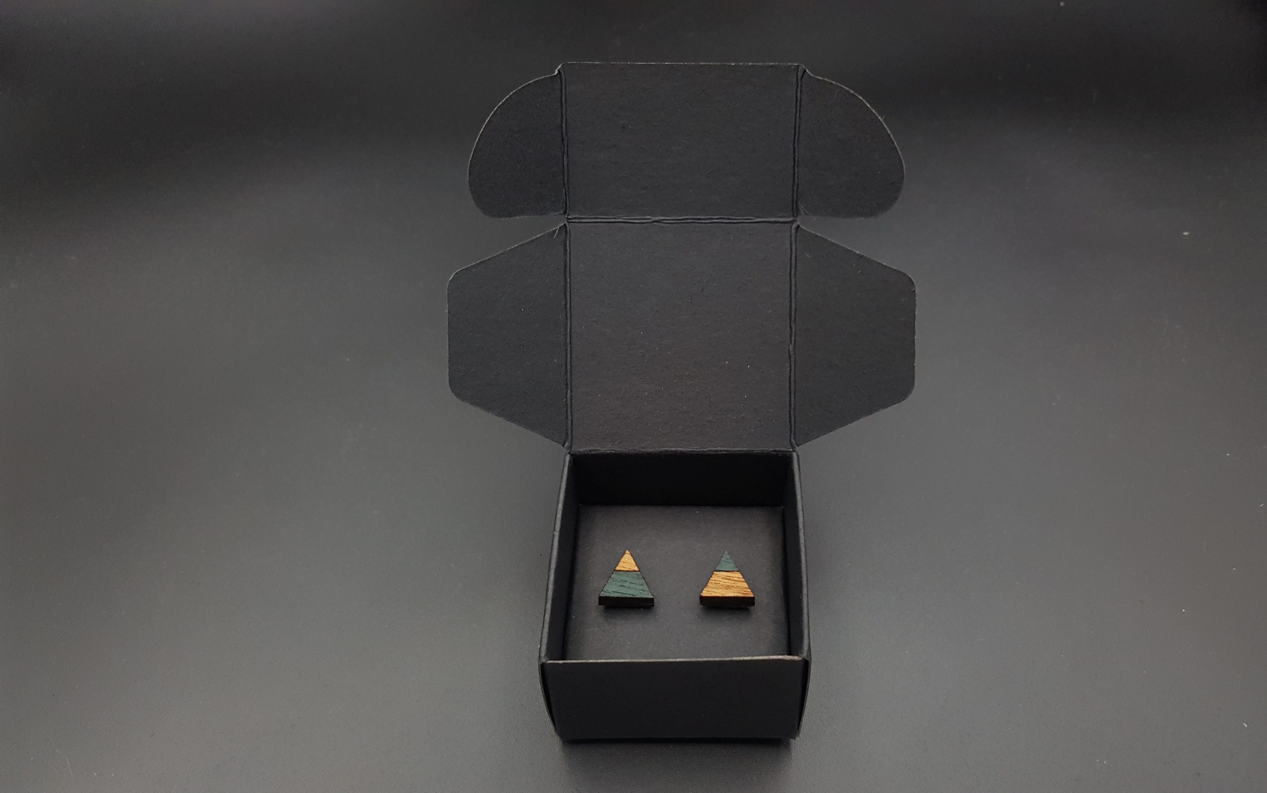 Kolczyki drewniane ASYMETRYCZNE TRÓJKĄTY - obrazek 4