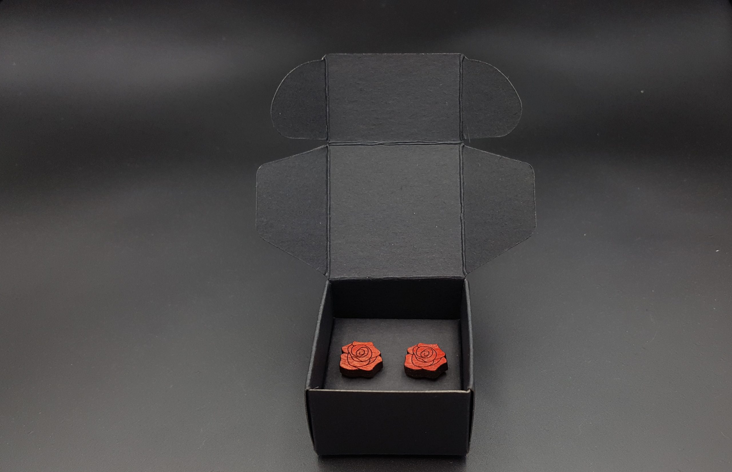 Kolczyki drewniane RÓŻE - obrazek 4