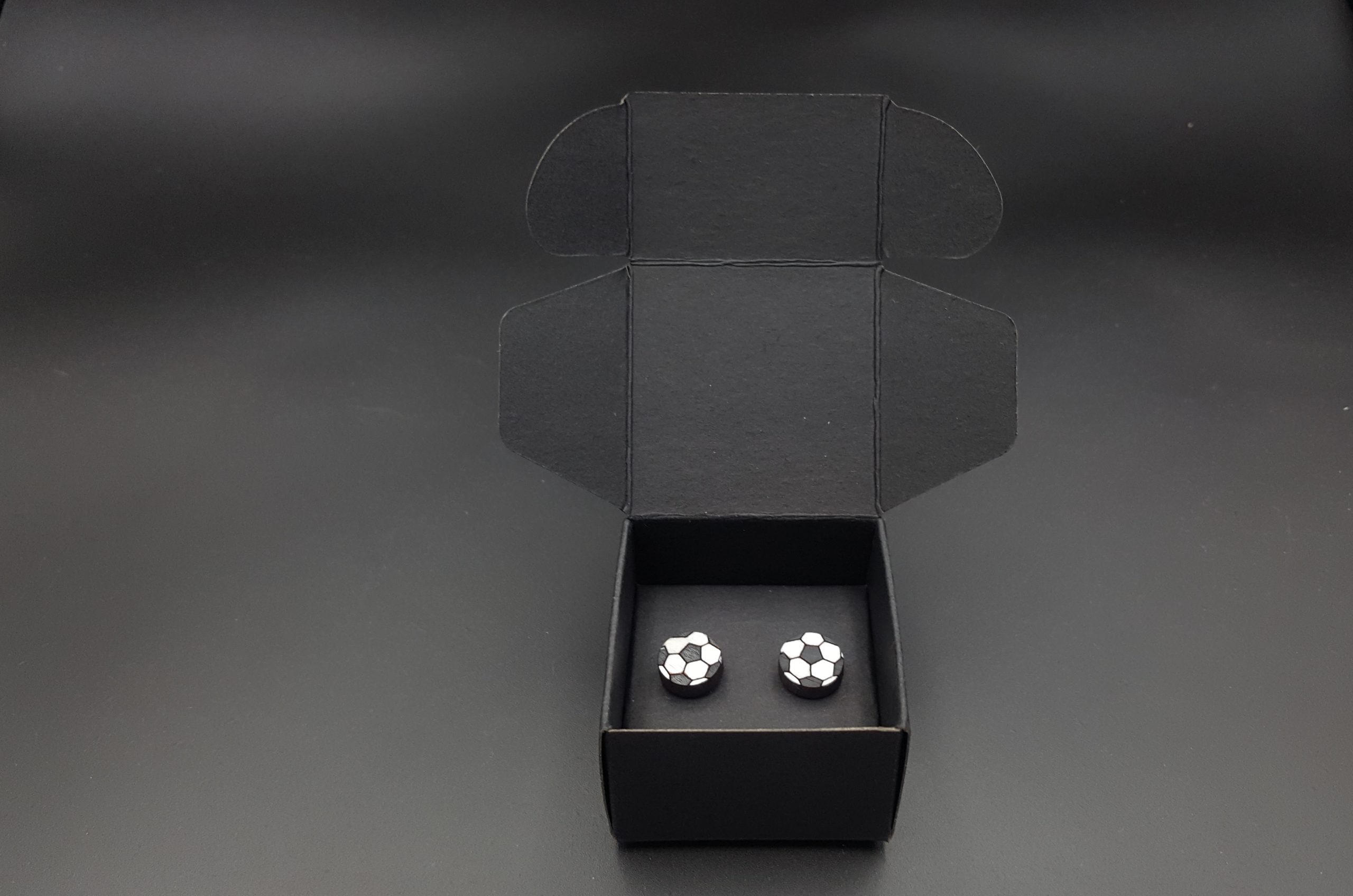 Kolczyki drewniane PIŁKA NOŻNA - obrazek 4