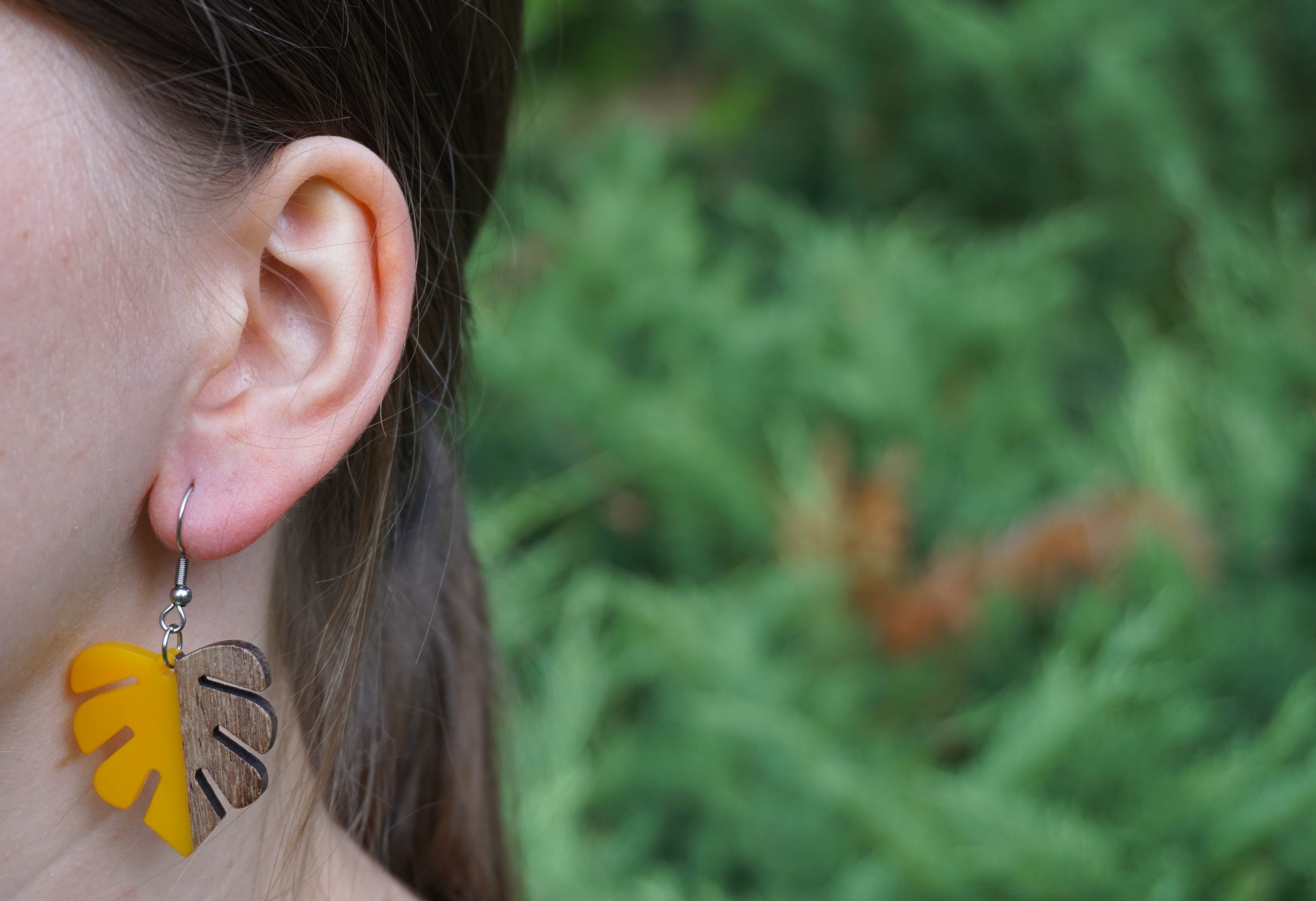 Kolczyki LIŚCIE MONSTERY ŻÓŁTE - obrazek 4