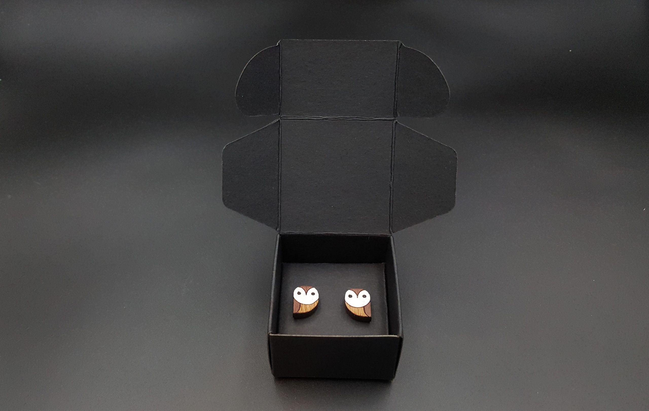 Kolczyki drewniane SOWY BRĄZOWE - obrazek 4