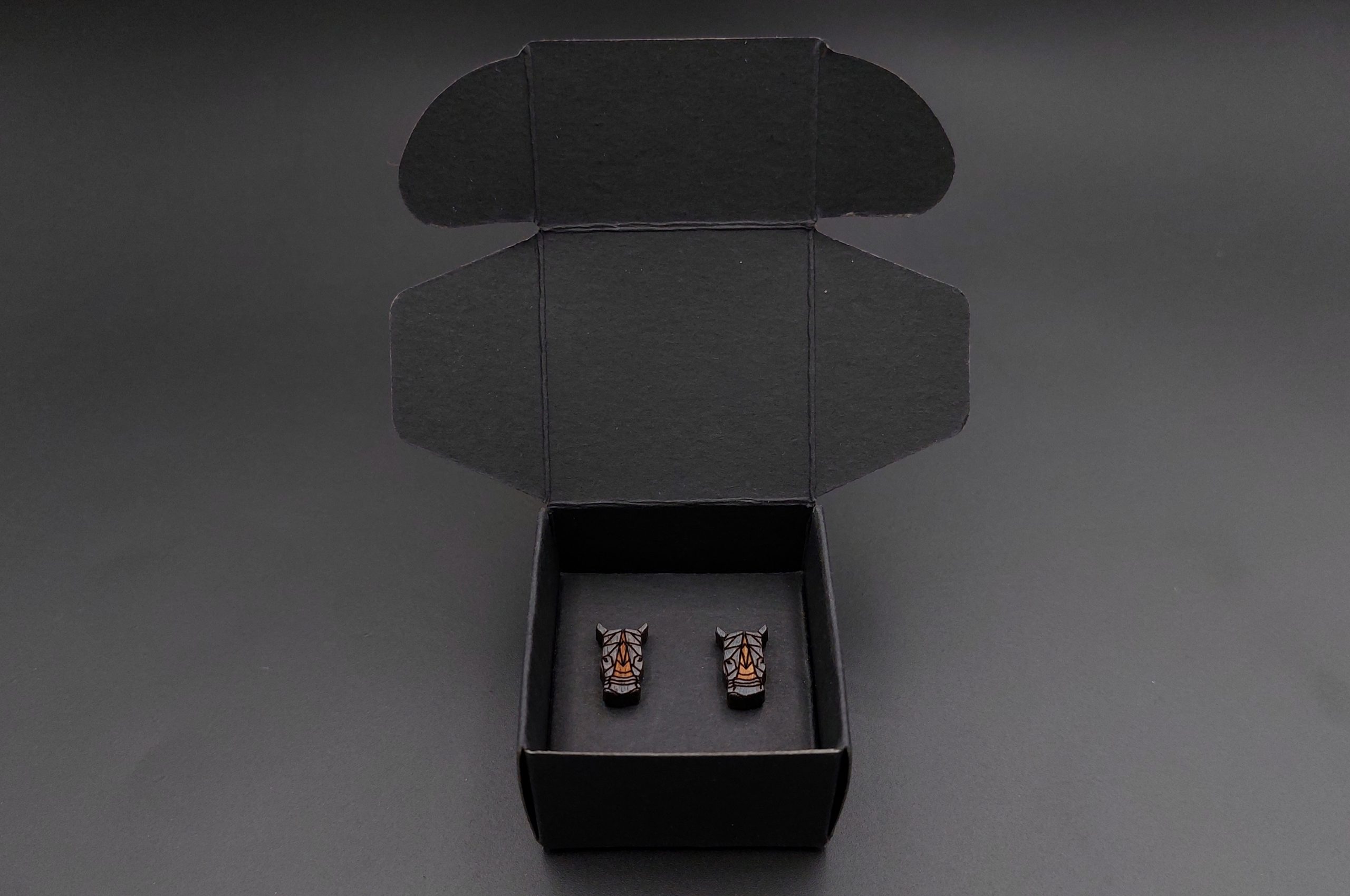 Kolczyki drewniane NOSOROŻCE - obrazek 3