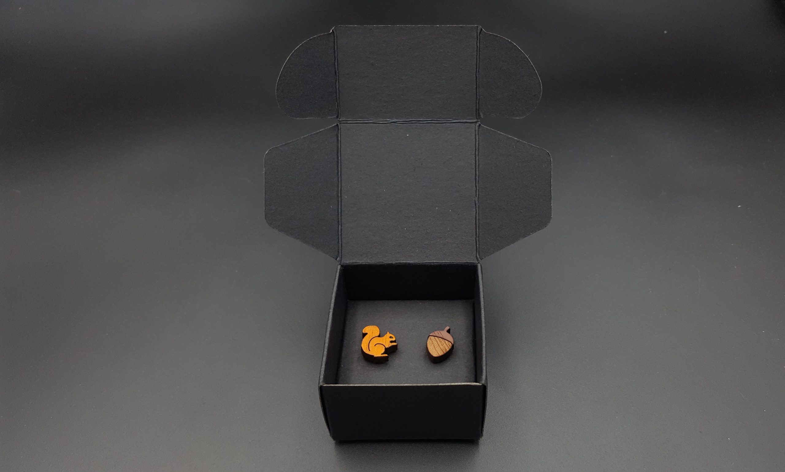 Kolczyki drewniane WIEWIÓRKA Z ŻOŁĘDZIEM - obrazek 4