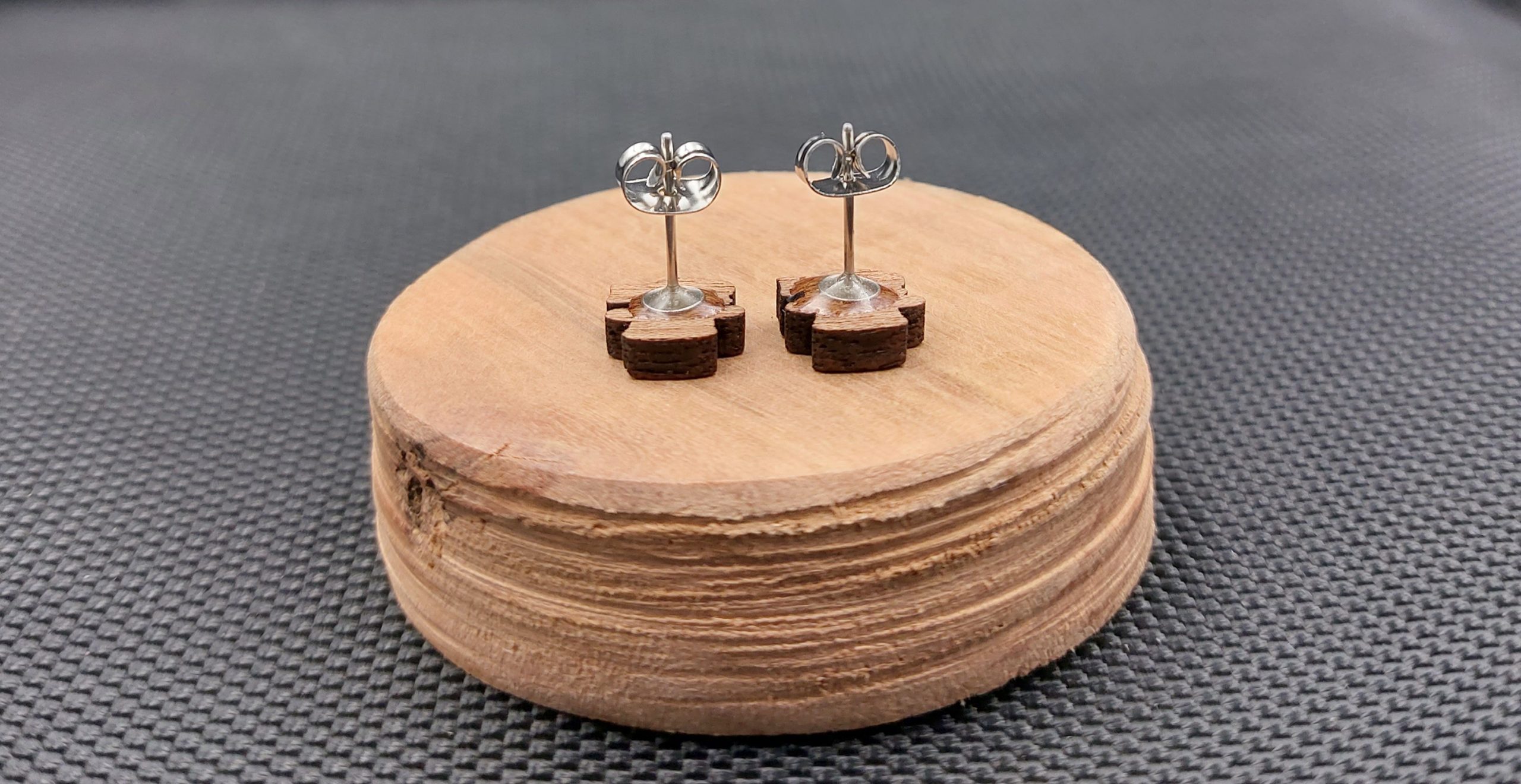 Kolczyki drewniane BAŁWANKI CZERWONE - obrazek 2