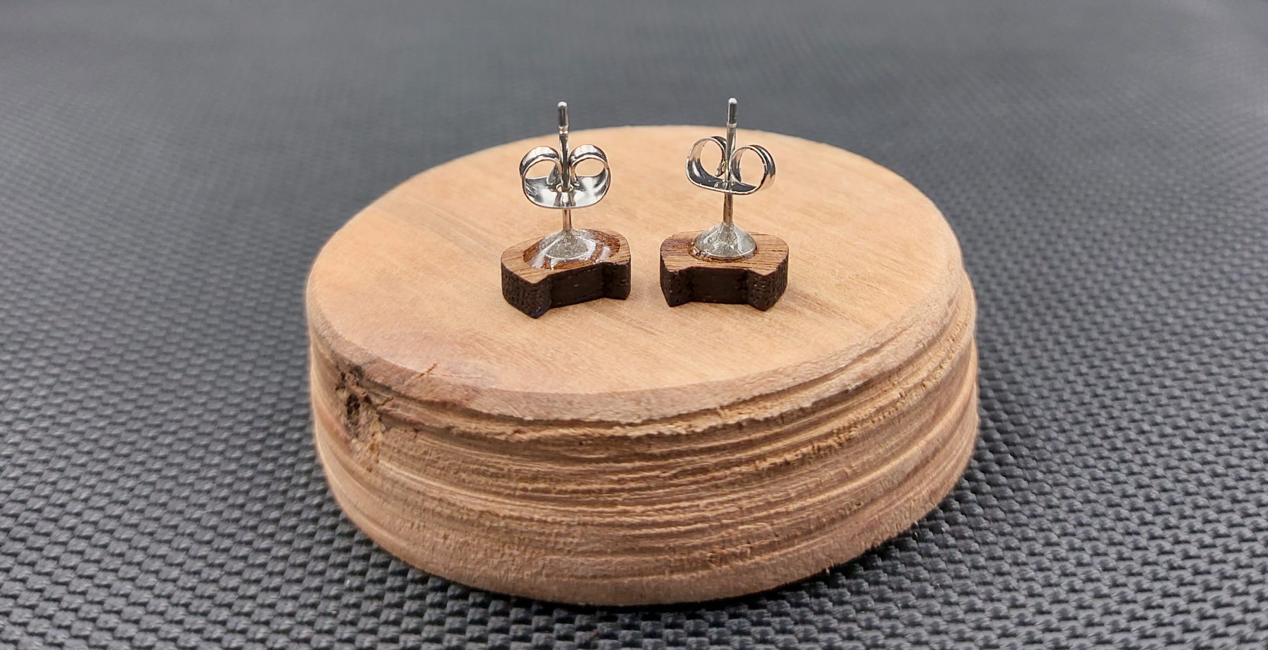 Kolczyki drewniane KOTY GRANATOWO-ŻÓŁTE - obrazek 2