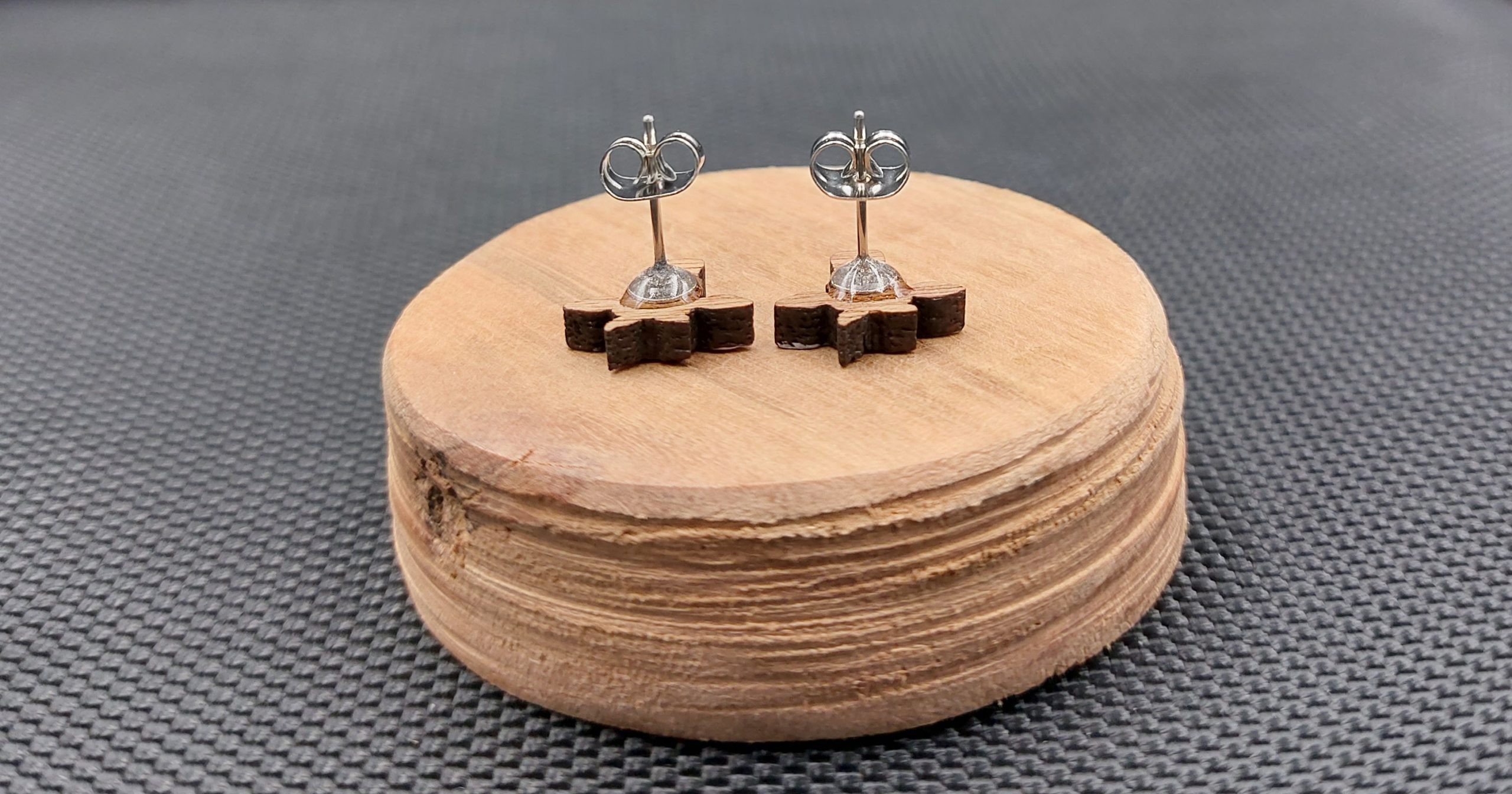 Kolczyki drewniane KROWY BIAŁE - obrazek 2