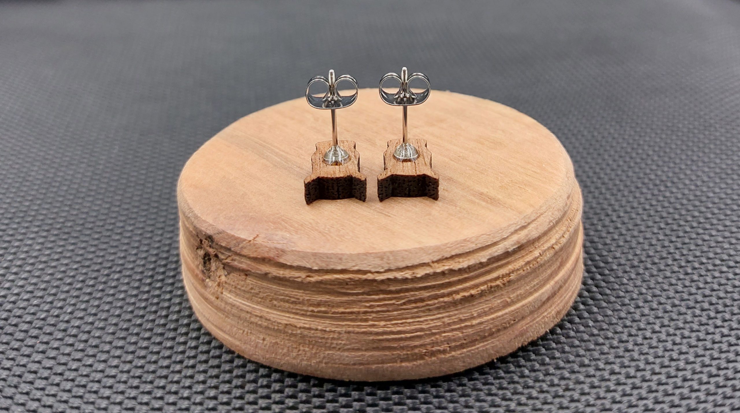 Kolczyki drewniane NOSOROŻCE - obrazek 2