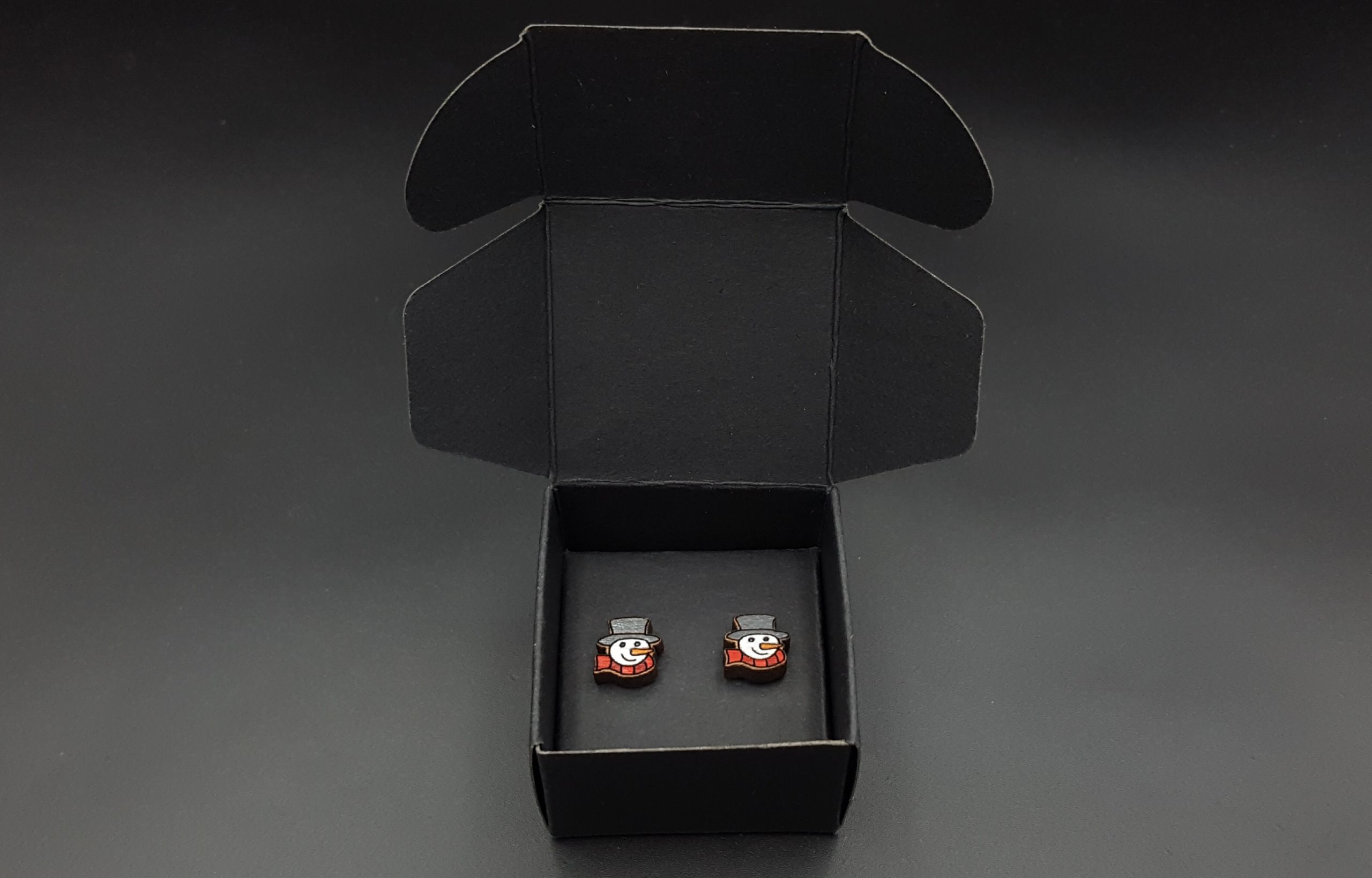 Kolczyki drewniane BAŁWANKI CZERWONE - obrazek 3