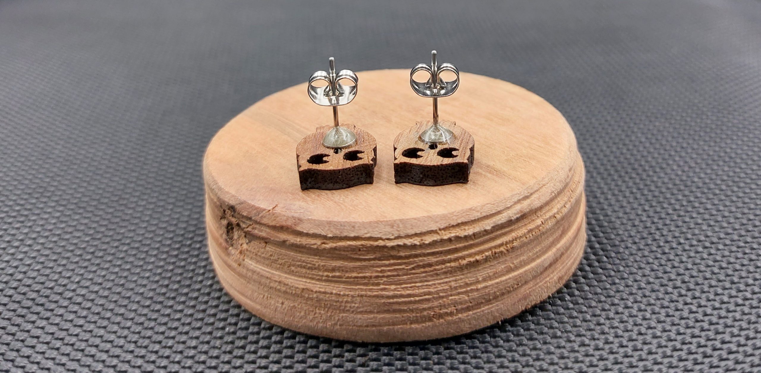 Kolczyki drewniane SOWY SZARE - obrazek 2