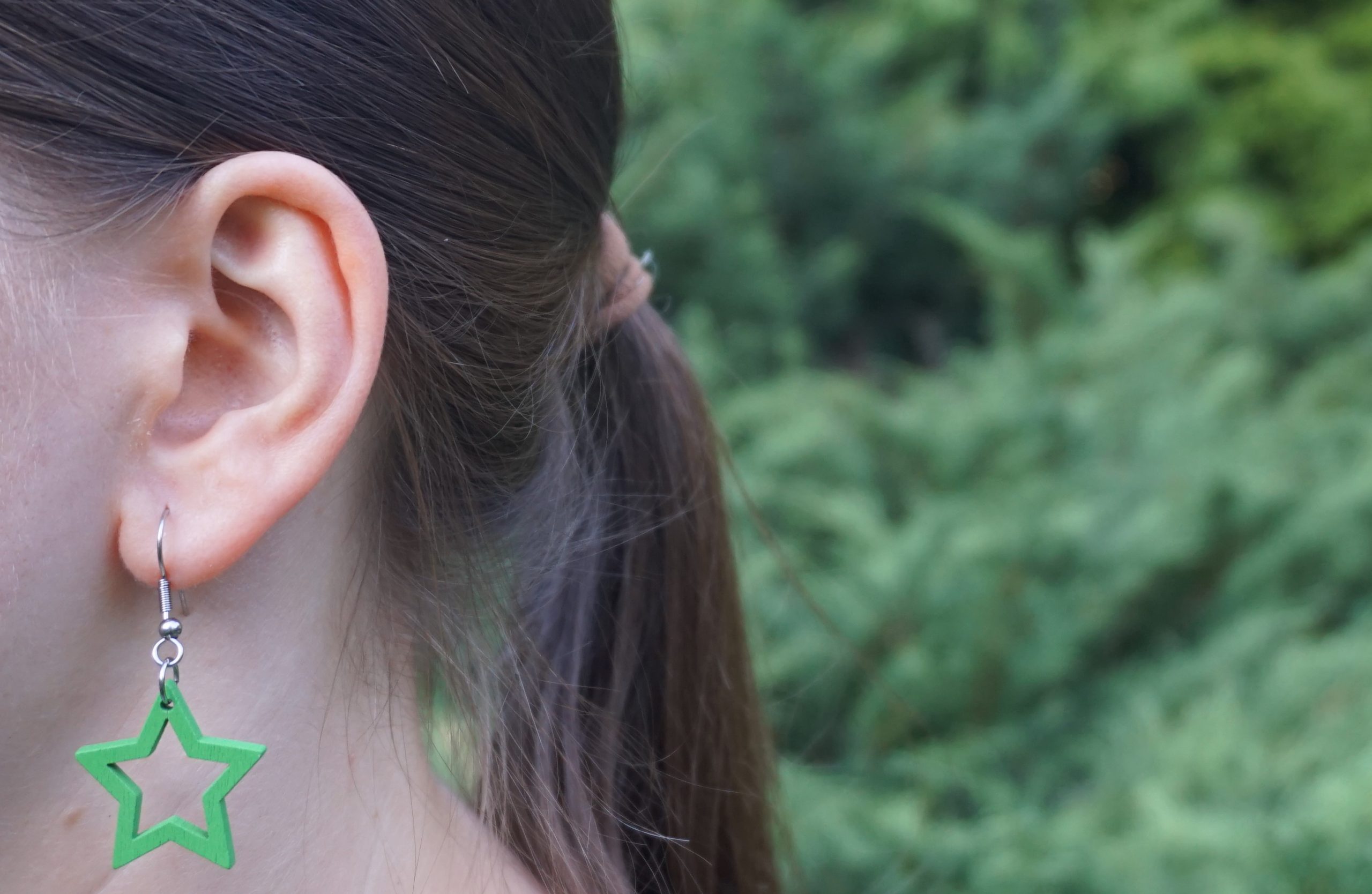 Kolczyki drewniane GWIAZDKI ZIELONE JASNE - obrazek 4