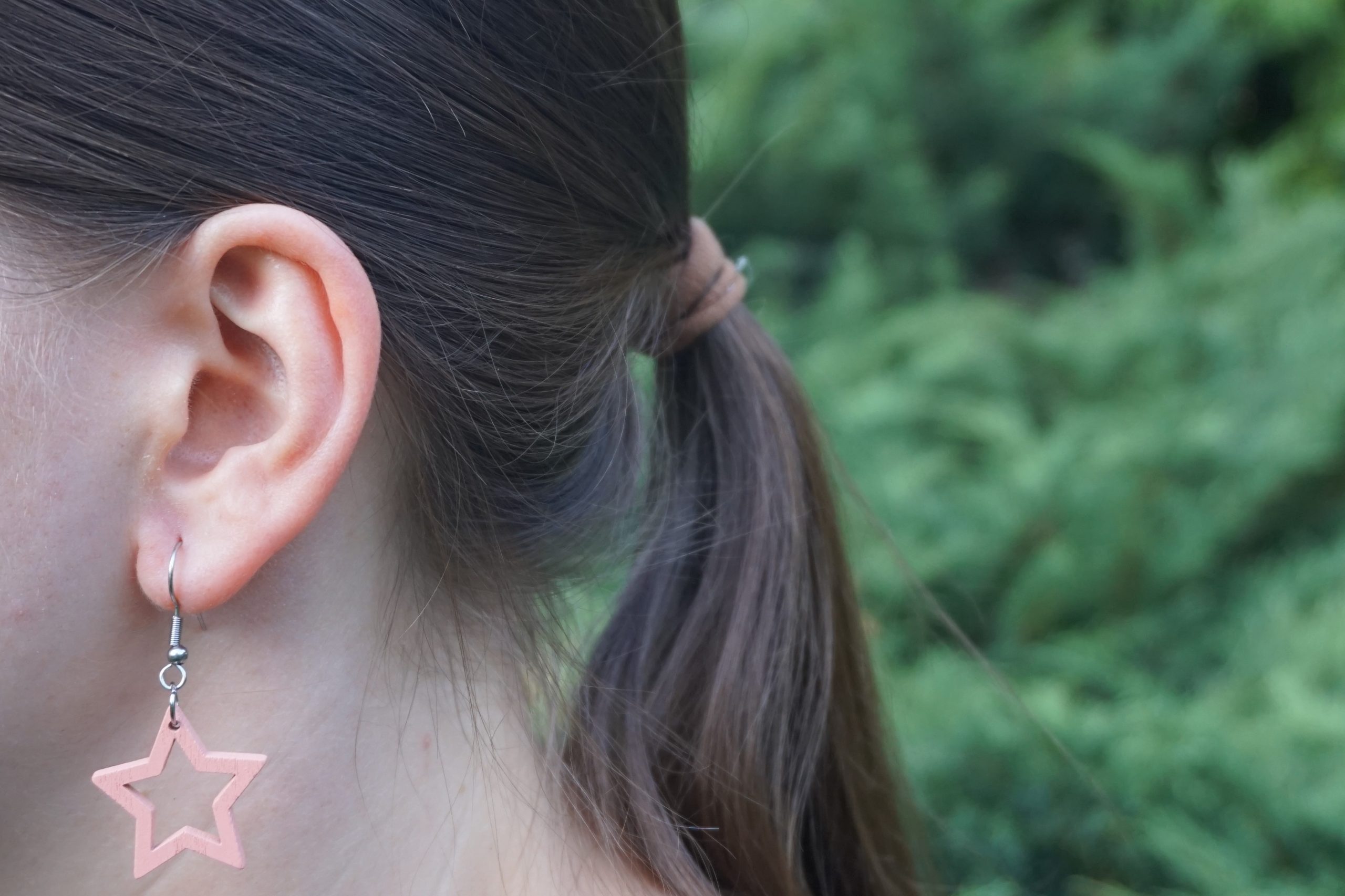 Kolczyki drewniane GWIAZDKI ŁOSOSIOWE - obrazek 4