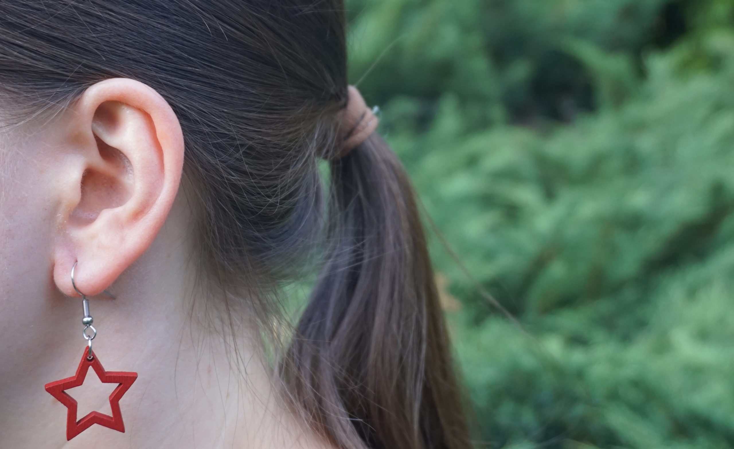 Kolczyki drewniane GWIAZDKI CZERWONE - obrazek 4