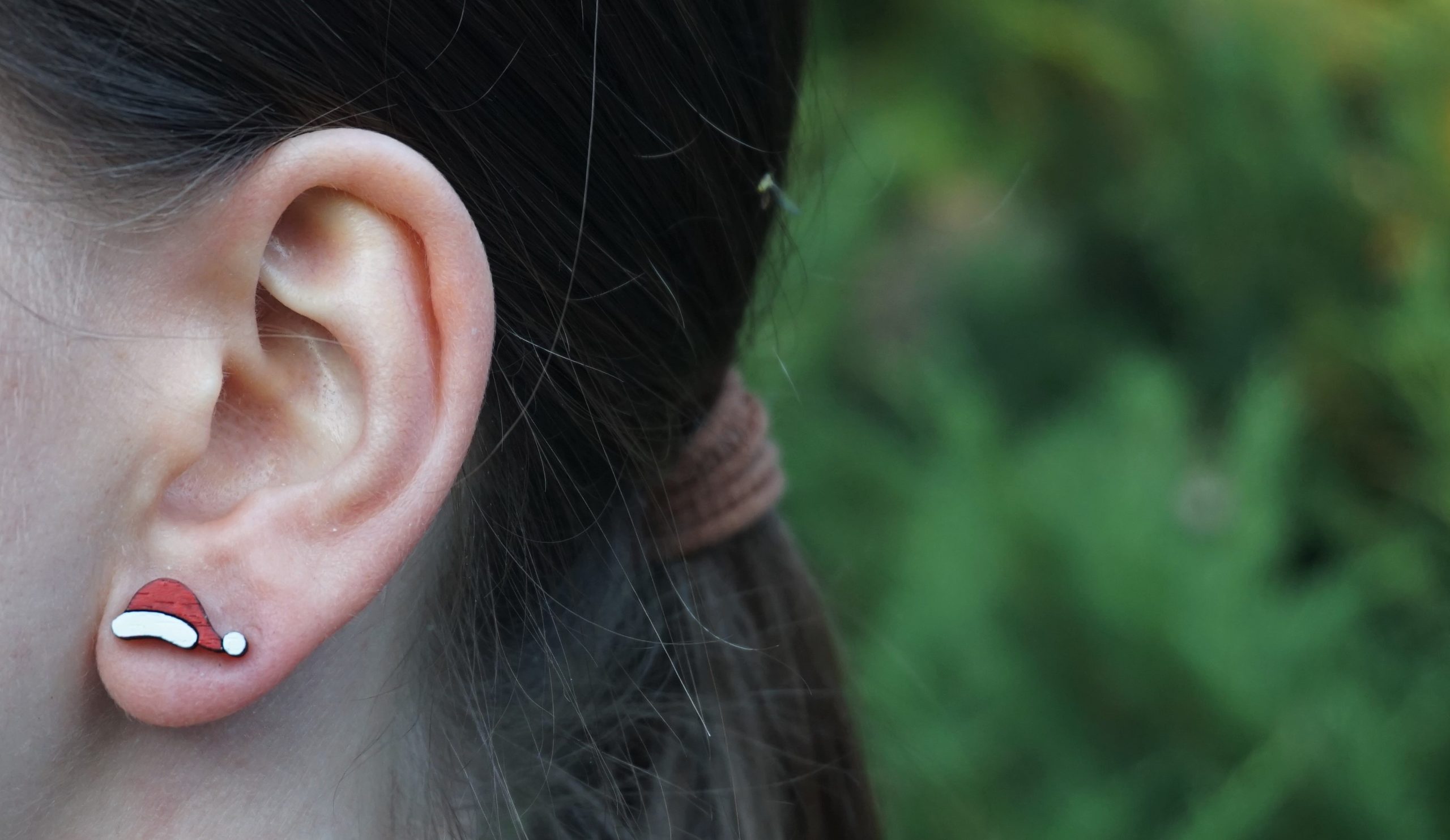 Kolczyki drewniane asymetryczne MIKOŁAJ - obrazek 5