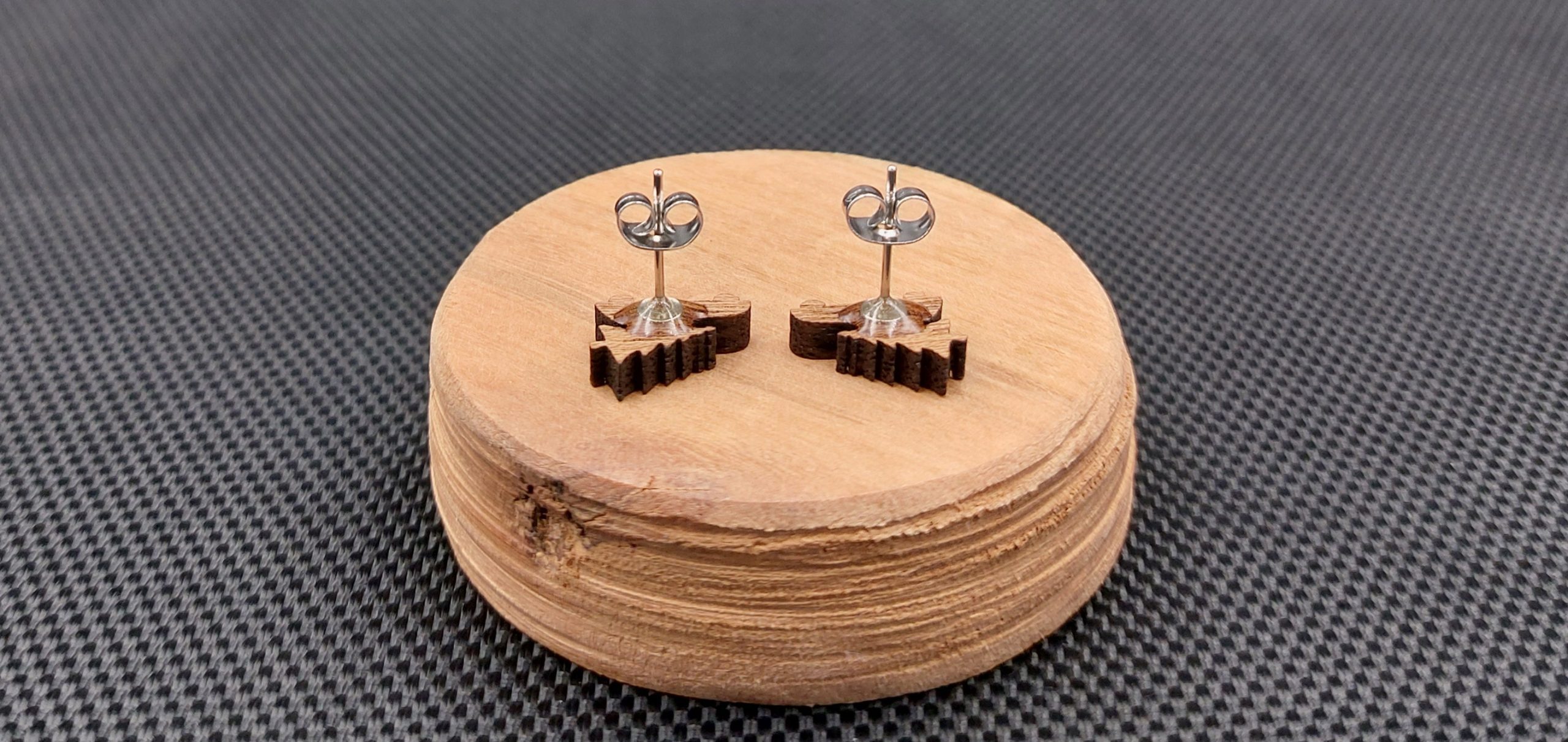 Kolczyki drewniane ŚWIĄTECZNE AUTO Z CHOINKĄ - obrazek 2