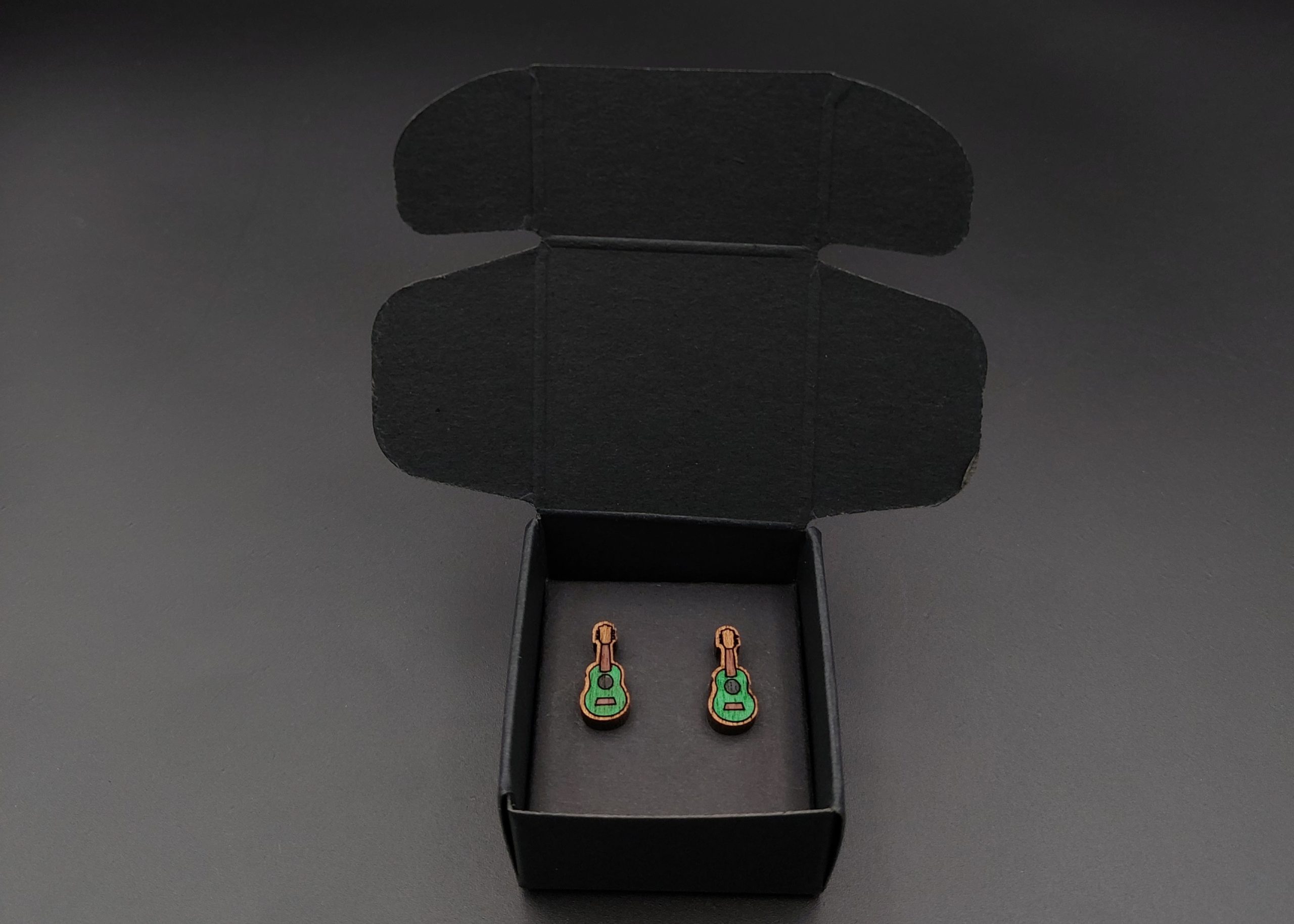 Kolczyki drewniane GITARY - obrazek 3