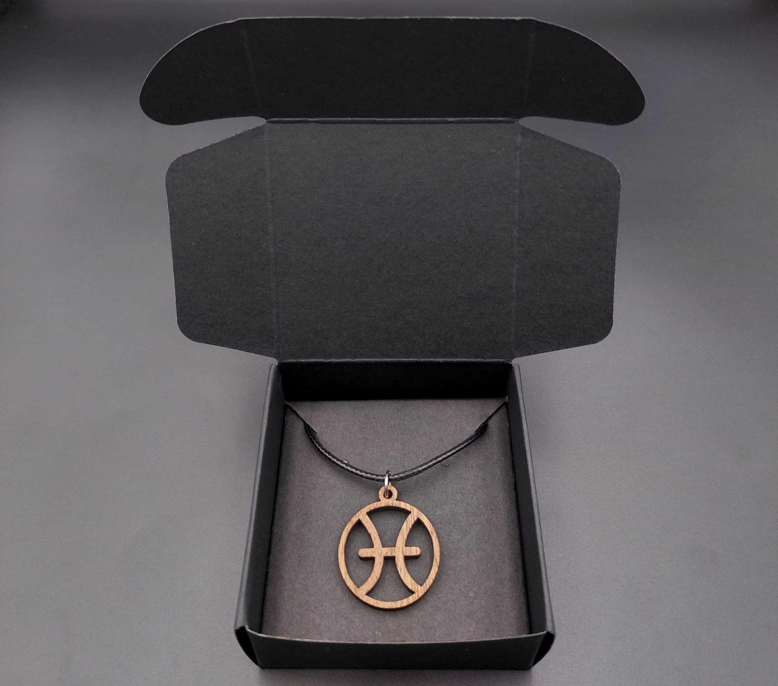 Wisiorek drewniany ZNAK ZODIAKU RYBY - obrazek 3