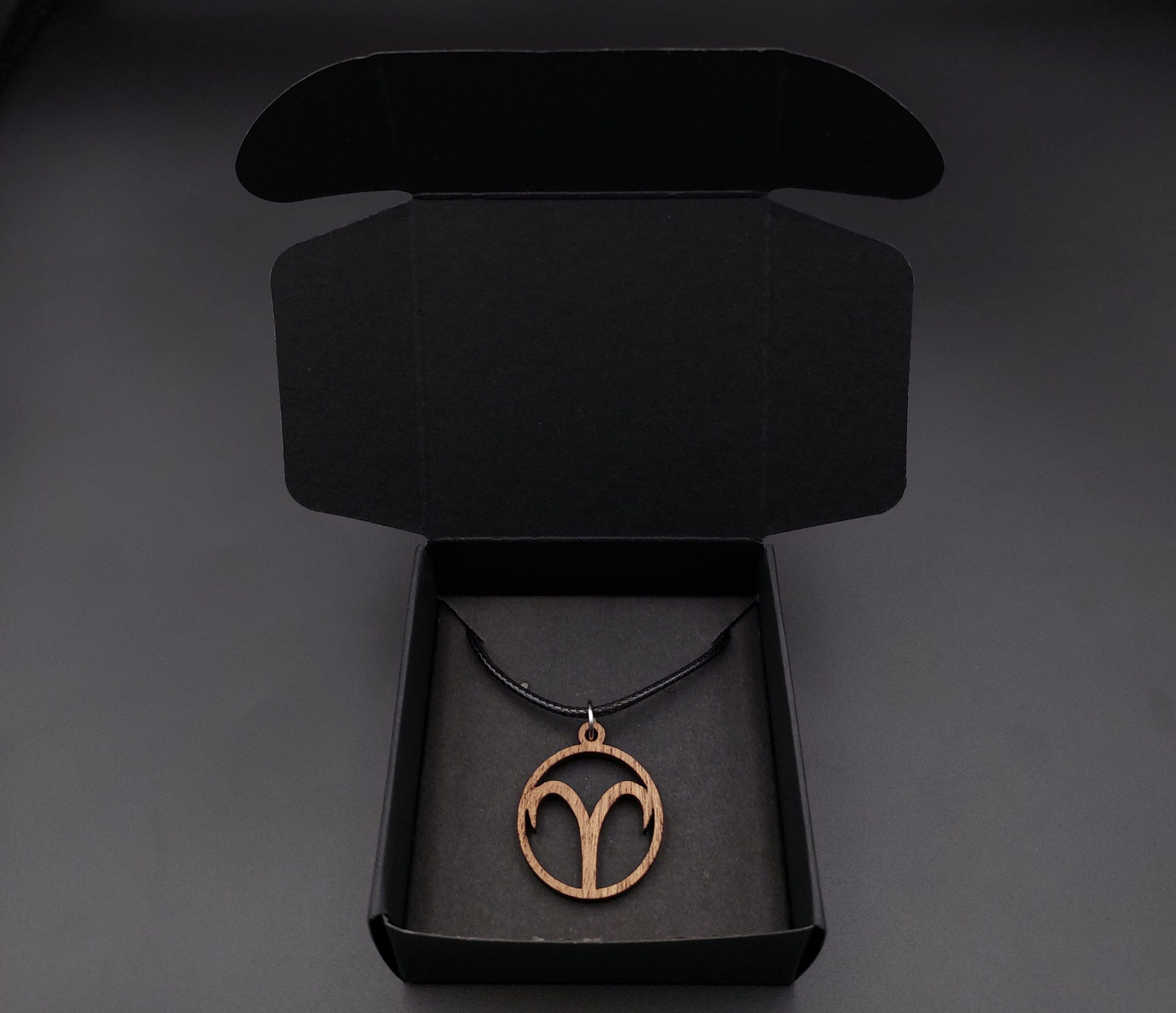 Wisiorek drewniany ZNAK ZODIAKU BARAN - obrazek 3